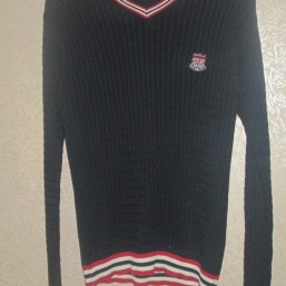 Продам  свитерок.