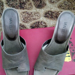 Шлепанцы на танкетке р. 37-38