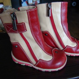 Симпатичные кожаные сапожки 20-го размера