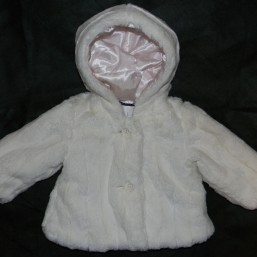 Шубка белая искусственная на манюню 3-6 мес.