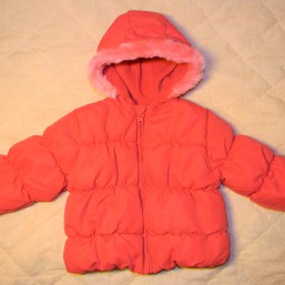 ТU Куртка стеганая, теплая с капюшоном, на молнии.