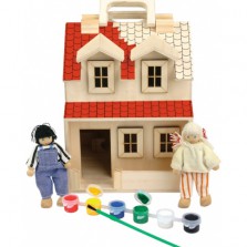 Деревянный кукольный домик