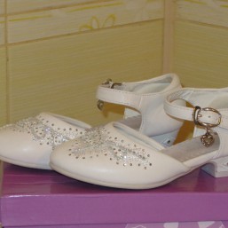 Туфли,босоножки для девочки 27 р. на утренник, праздник!