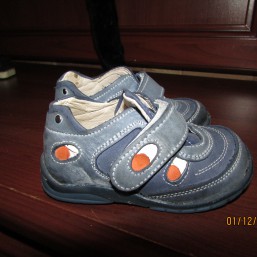 Кожаные босоножки и ботиночки на мальчика 19 р.