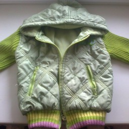 Куртка с вязанными рукавами