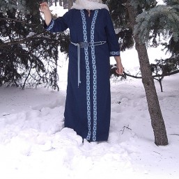 Длинное вышитое платье на прокат, размер 48-50