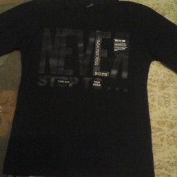 Симпатичный джемпер  мальчику 152 см