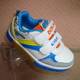 Яркие кроссовки на мальчика