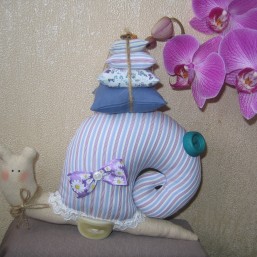 Текстильная улитка-игольница в стиле Тильда