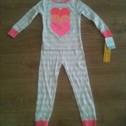 Продам новую коттоновую пижамку carters для девочки. размер 3т