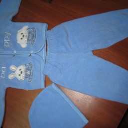 Продам кашемировый костюмчик для мальчика в отличном состоянии