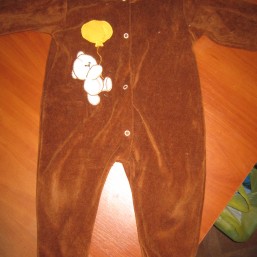 Продам велюровый комбинезон для мальчика.