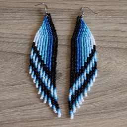 Яркие серьги из бисера