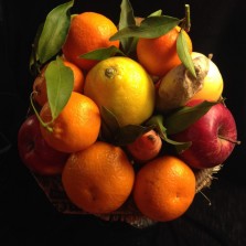 Букет из фруктов подарок на 8 марта