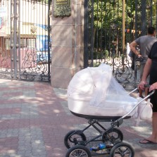 Продам универсальную коляску для девочки!