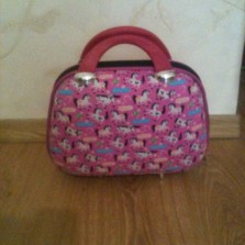 продам новый чемоданчик-сумка для девочки.