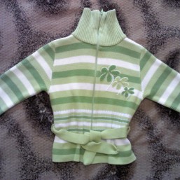 Продам теплую кофту на девочку