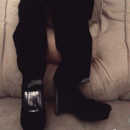 Обалденные замшевые туфли-сапоги