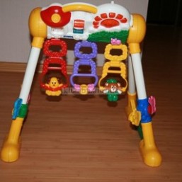 Продам развивающий центр (музыкальная панель) CHICCO