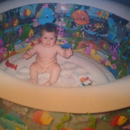 Продам срочно надувной бассейн