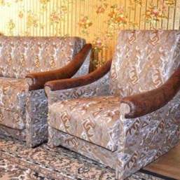 Мягкий уголок . Диван и два кресла