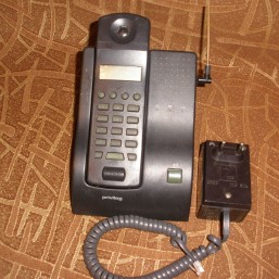 меняю на шоколадку стационарный телефон 