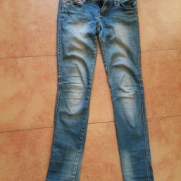 Джинсы стильные на девочку. Торг уместен!