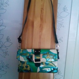 Сумка-клатч лаковая