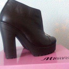 Кожаные фирменые туфли  МONROE р.38