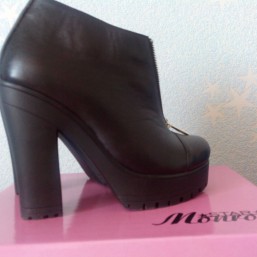 Кожаные фирменые туфли  МONROE р.38