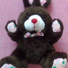 Отдам даром мягкие игрушки. Два зайчика.