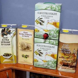 Оливковое масло пр-во Италия , Центральный рынок , павильон где копчености