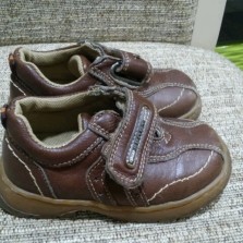 продаю кожаные туфли для мальчика 24 размера