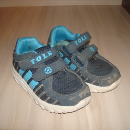 Кроссовки для двора за шоколадку