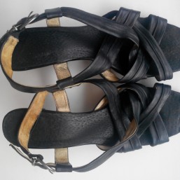 Чёрные кожаные босоножки