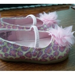 Много красивой обуви для вашей принцессы