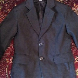 классический брючный костюм на первоклассника