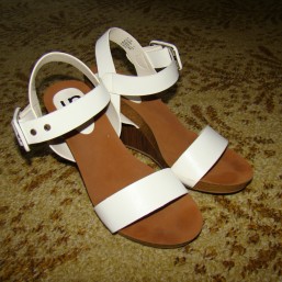 Белые босоножки 40 размера