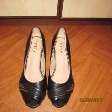 Продаются туфли 38 р. 24 см по стельке.