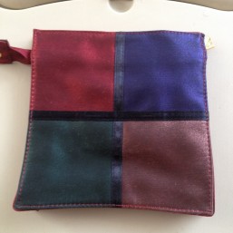 Косметичка с зеркальцем Yves Saint Laurent  оригинал.