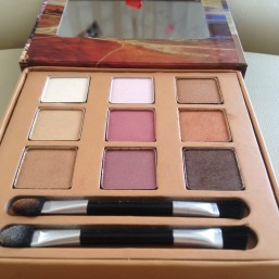 тени для век