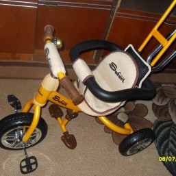 Продаю новый детский трехколесный велосипед  SAFARI 
