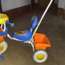 Продаю трехколесный велосипед Винни