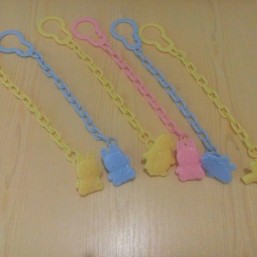 Цепочка-прищепка-держатель для соски-пустышки