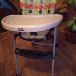 Продам стульчик для кормления chicco