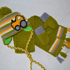 Набор для мальчика. Шапка, шарф, варежки.