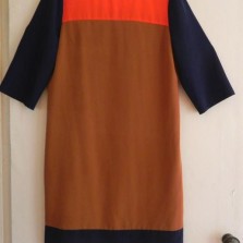 Милое платице прямого кроя,рукав 3/4 next (идет на s,m замеры смотрите)