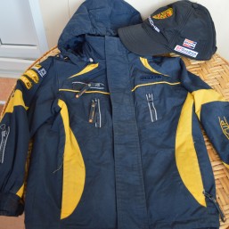 Курточка на мальчика 80 грн.