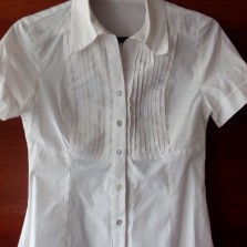 продам белую блузку для девочки