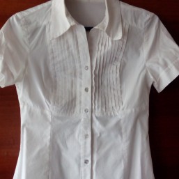 продам белую блузку для девочки